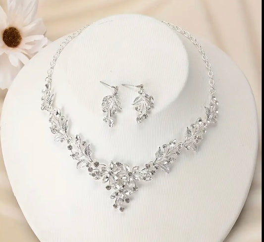 Flower Design Necklace