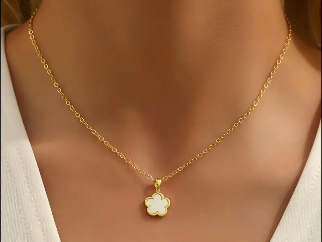 Clover Pendant Necklace